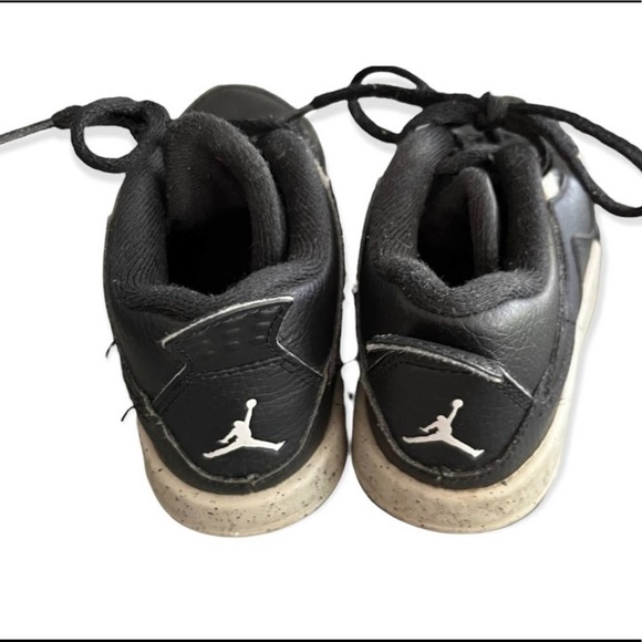 Air Jordan 4 Boy’s Retro Oreo Sneakers size 9 - Picture 4 of 6